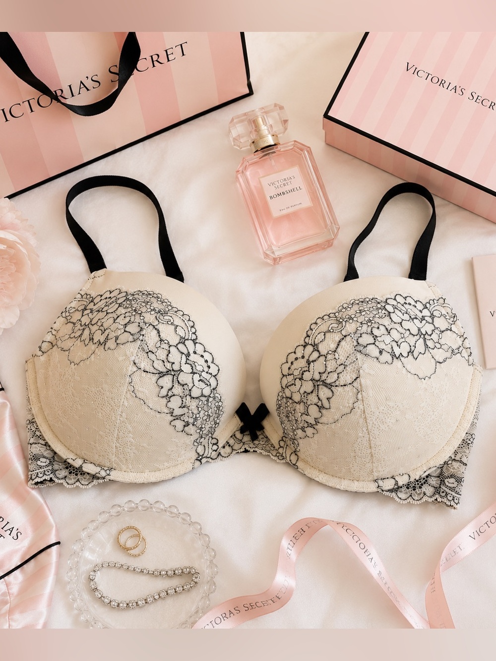 Victorias Secret Dream Angels Lace Rhinestone Push Up Bra 38DD Cream Black